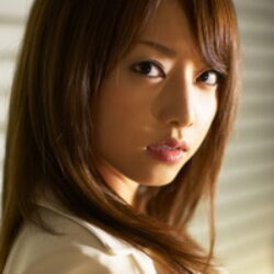 Akiho_Yoshizaw.jpg